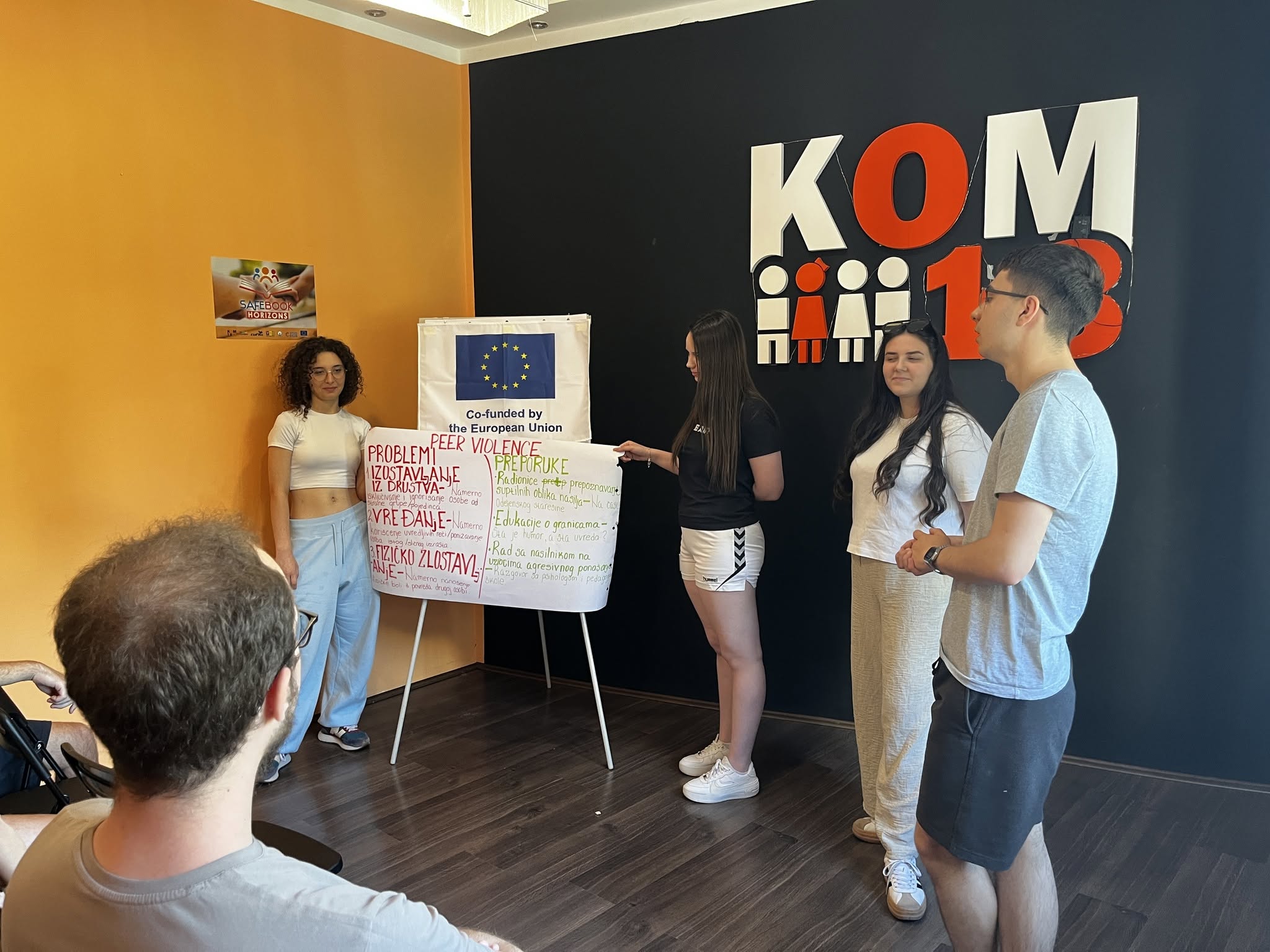 Mladi na radionici u KOM 018